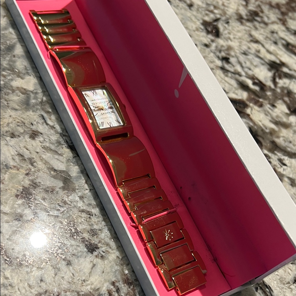 NWT Isaac Mizrahi Live Gold Womens Wristwatch